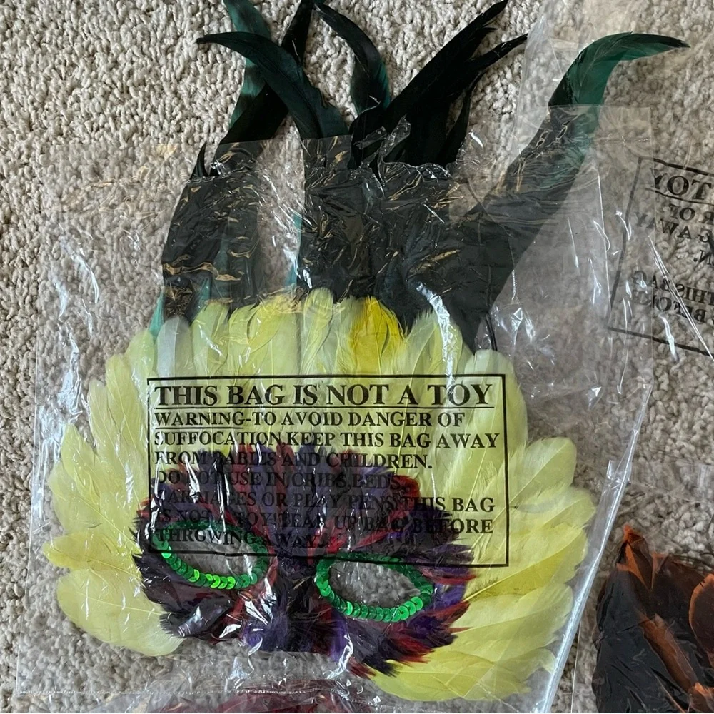 Lot of 11 Bloomingdale’s Colorful Feathered Masquerade Masks NWOT
